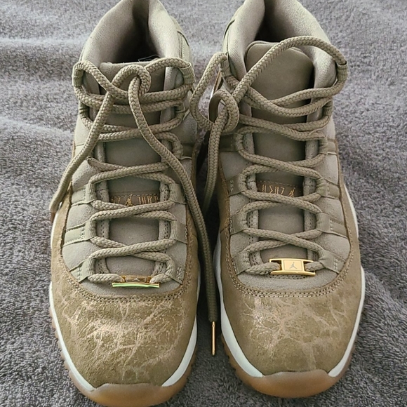 Women's Nike Jordans| SOLD - Picture 3 of 5